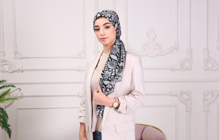 5_manières_chic_de_porter_un_foulard_en_haut_:_guide_à_l_attention_des_femmes_